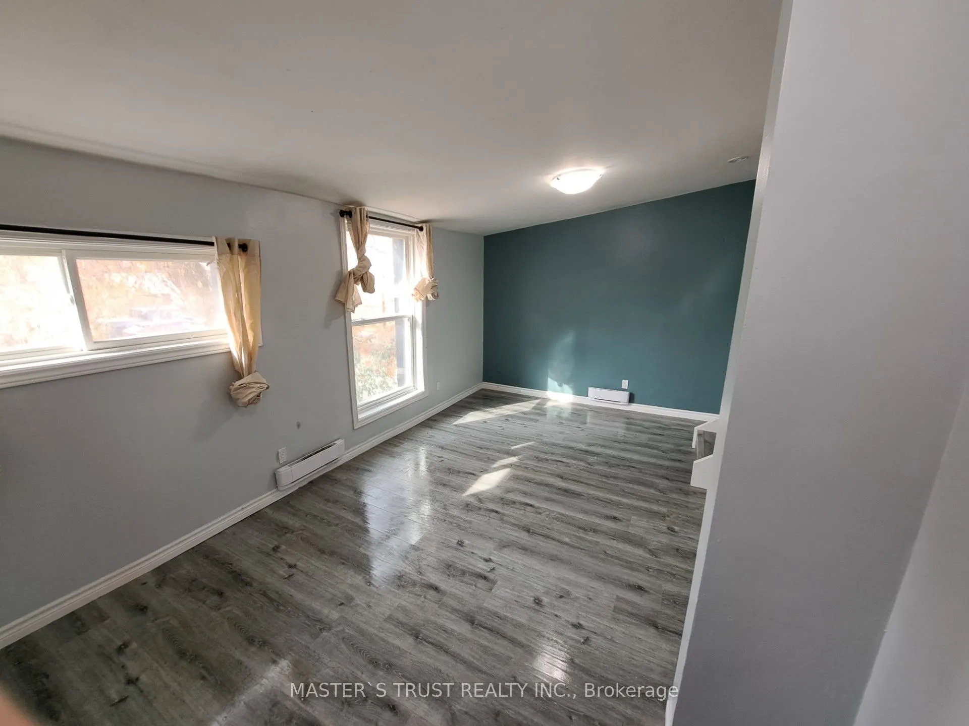 27 Front Street N #201