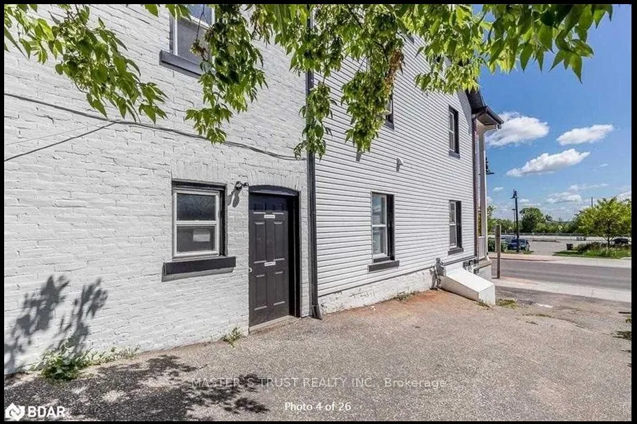 27 Front Street N #201