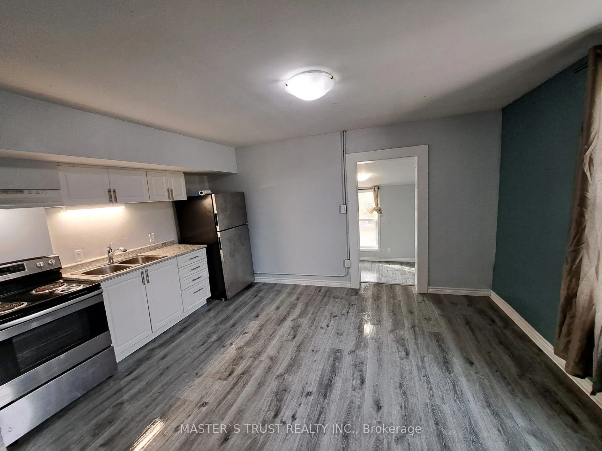 27 Front Street N #201