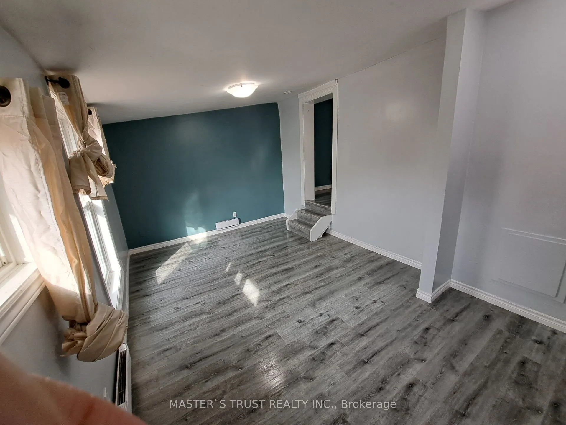 27 Front Street N #201