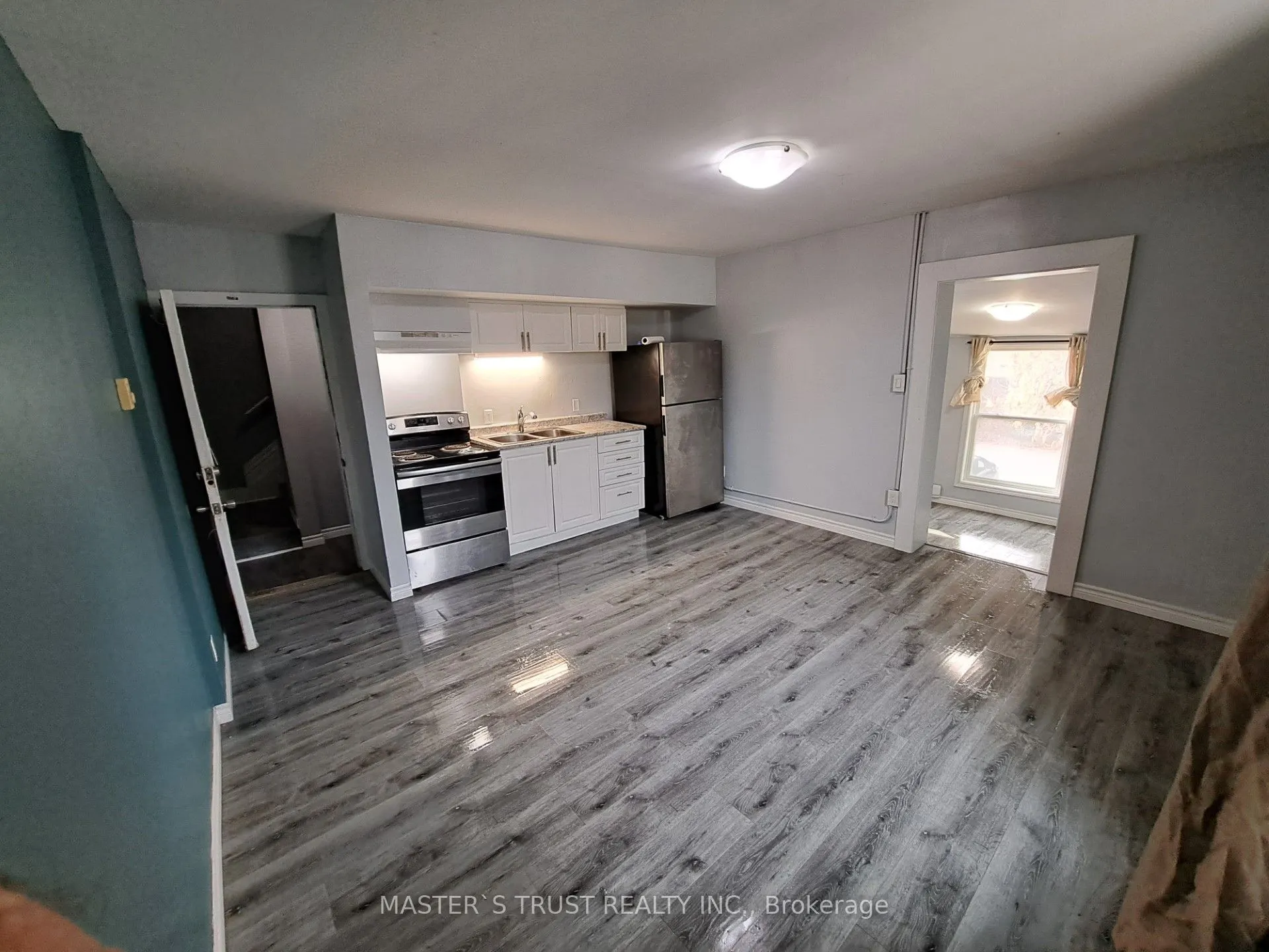 27 Front Street N #201