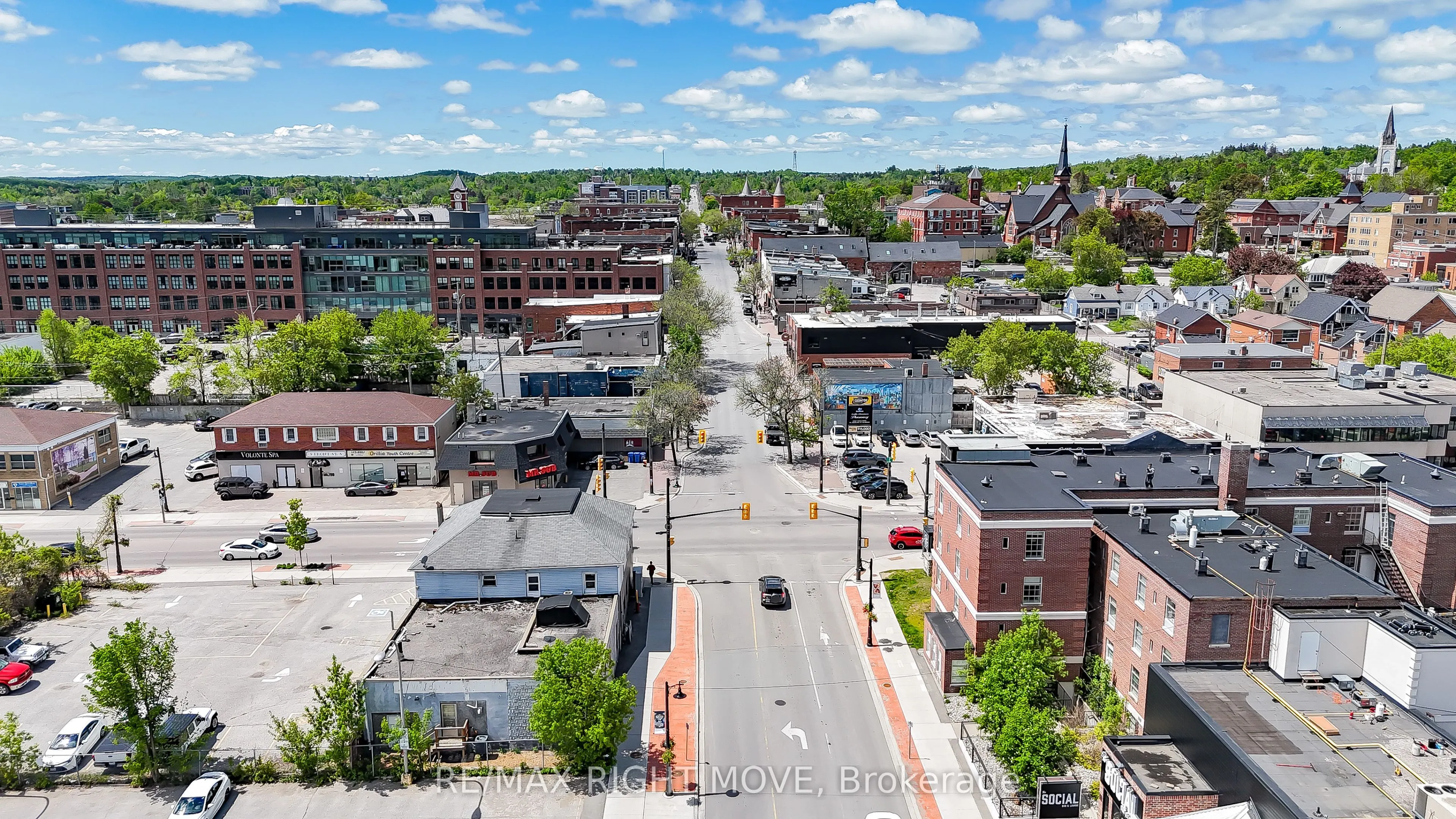 2 Front Street S