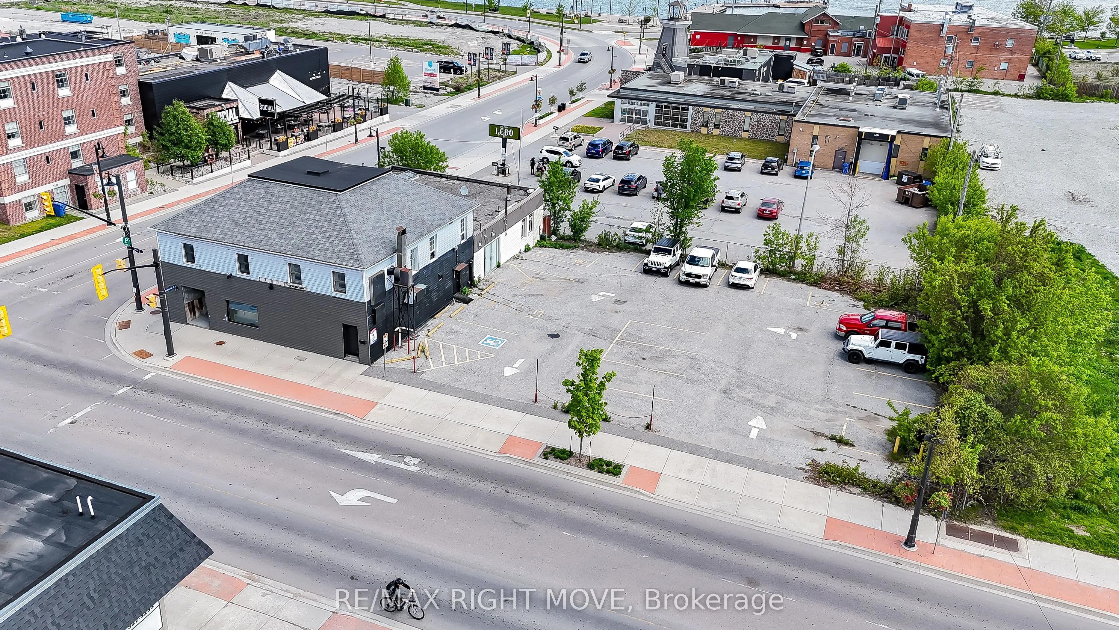 2 Front Street S