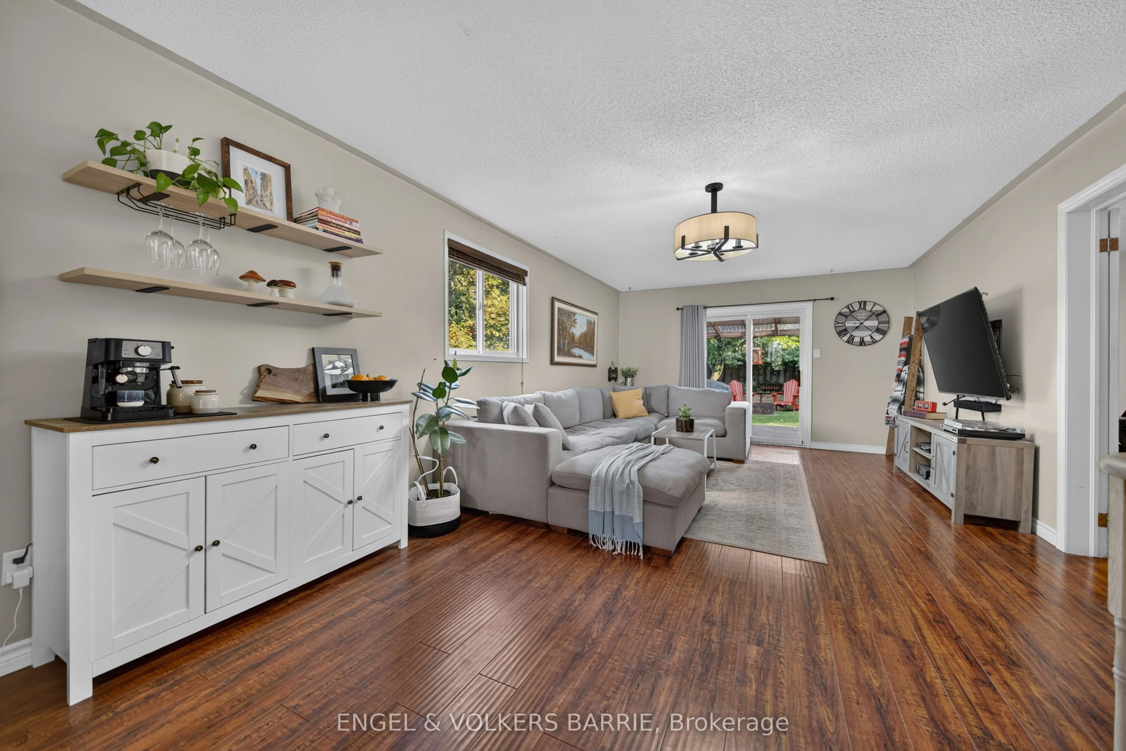 40 Willow Drive