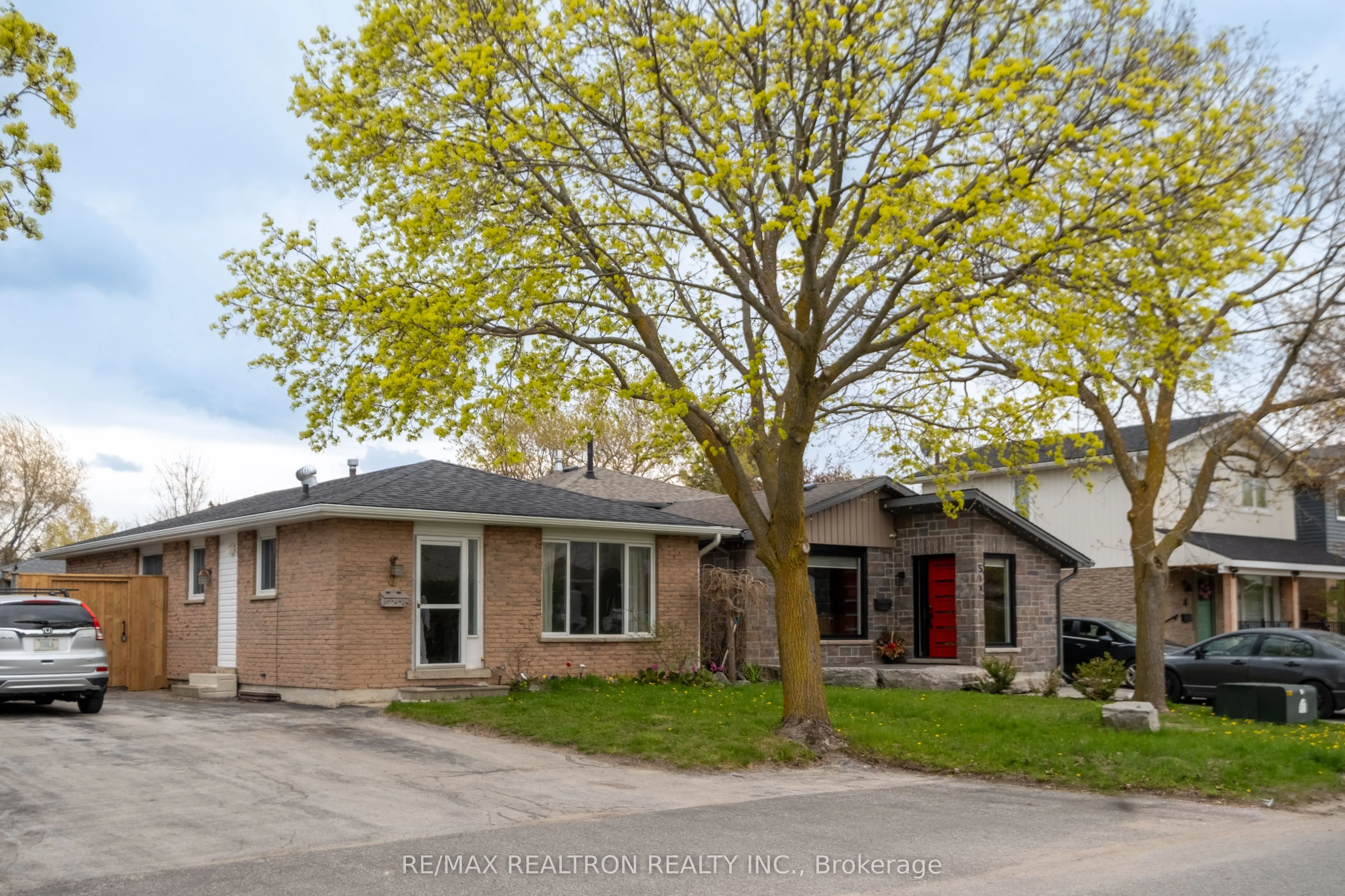 8 Courtice Crescent