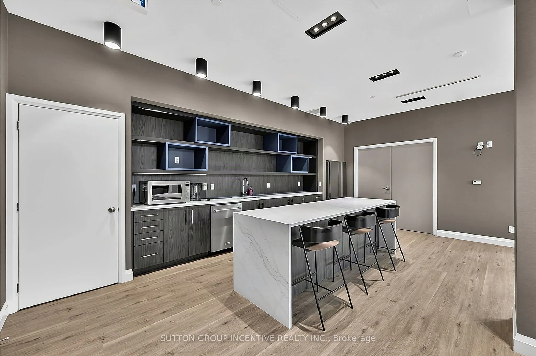 58 Lakeside Terrace #1101