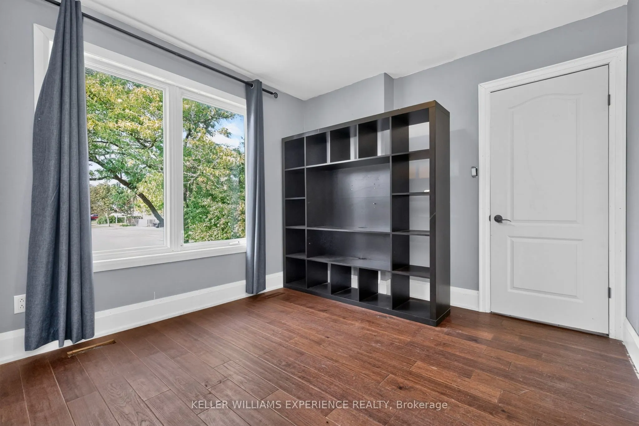 21 B College Crescent