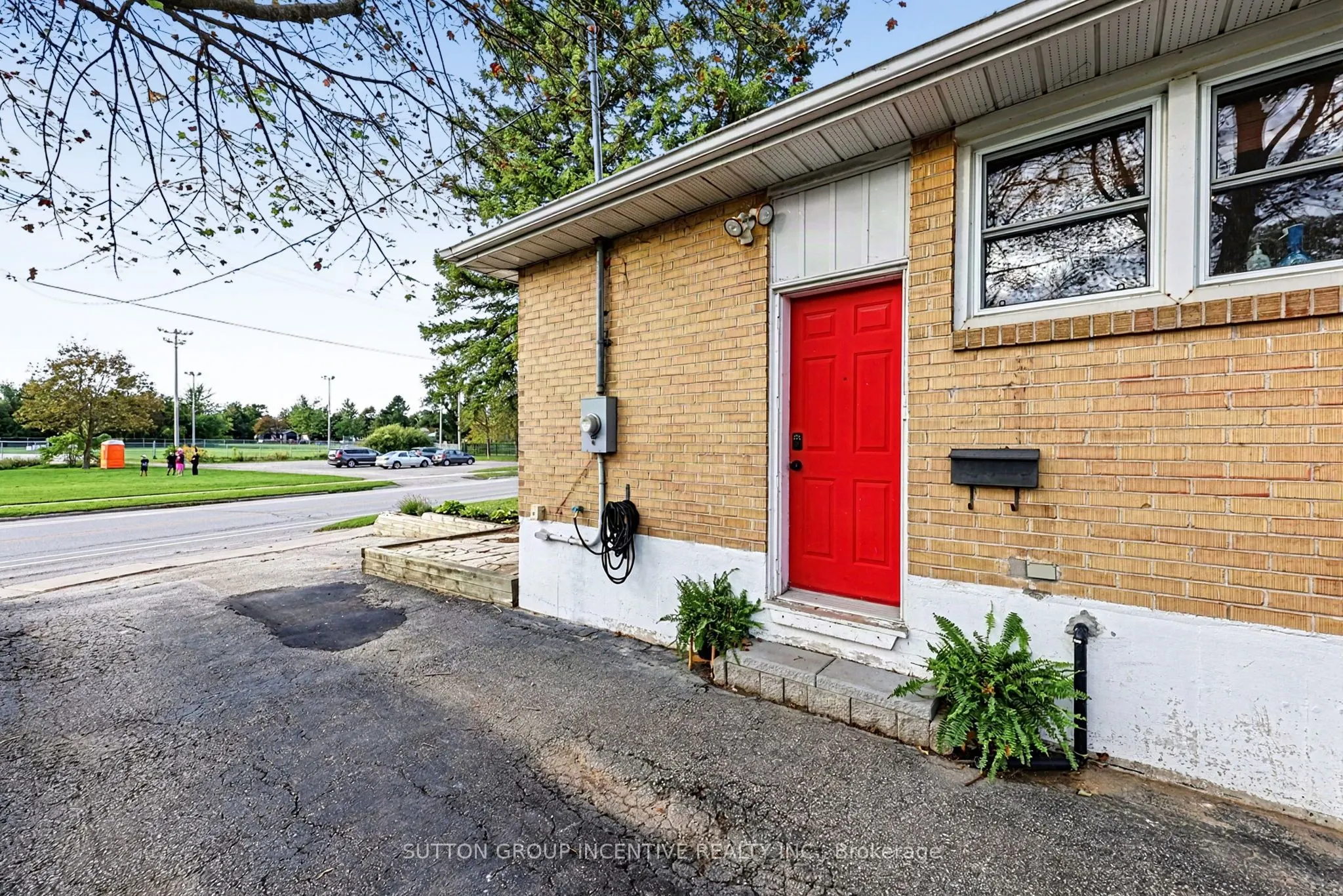 163 Grove Street E