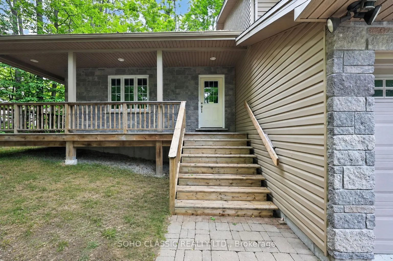 16 Oneida Avenue