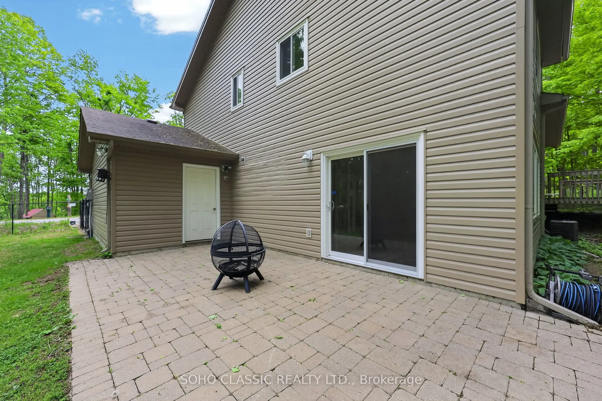 16 Oneida Avenue