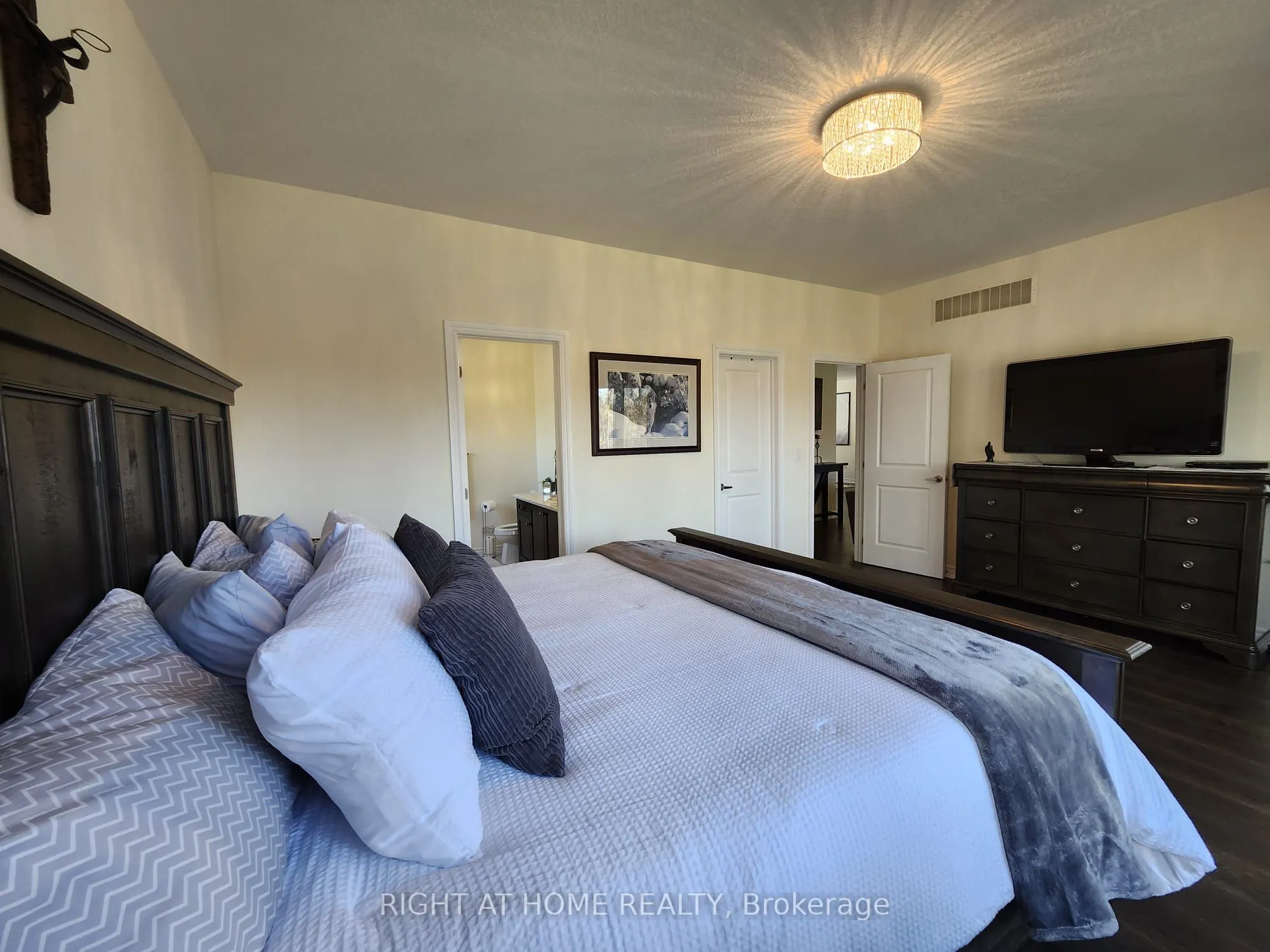 84 Diamond Valley Drive
