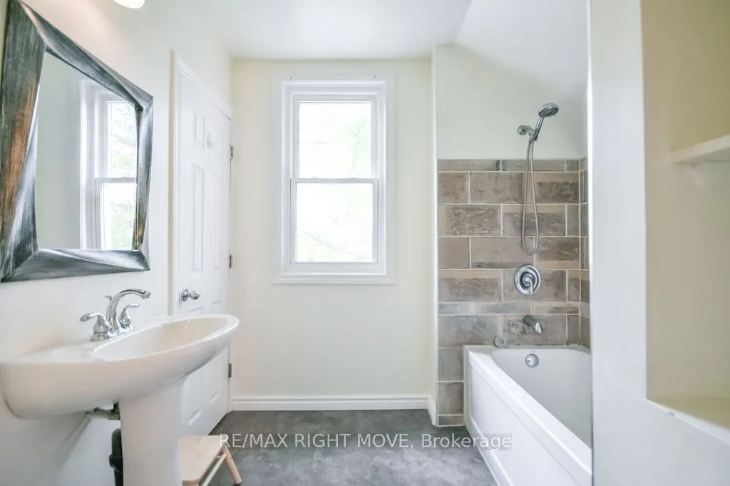 129 Coldwater Road W