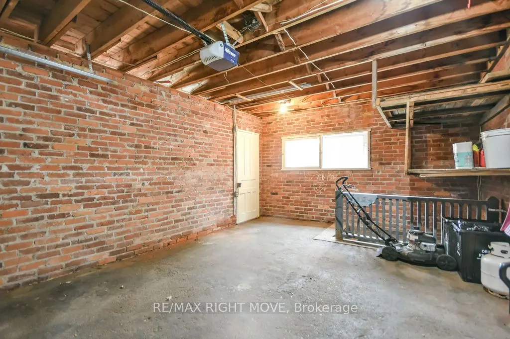 129 Coldwater Road W