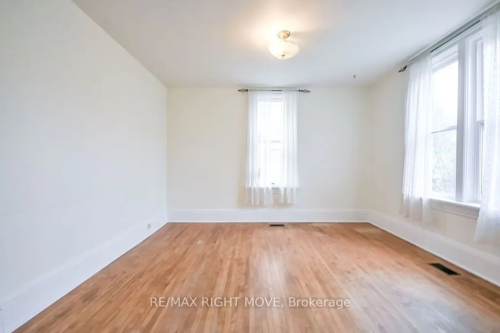 129 Coldwater Road W