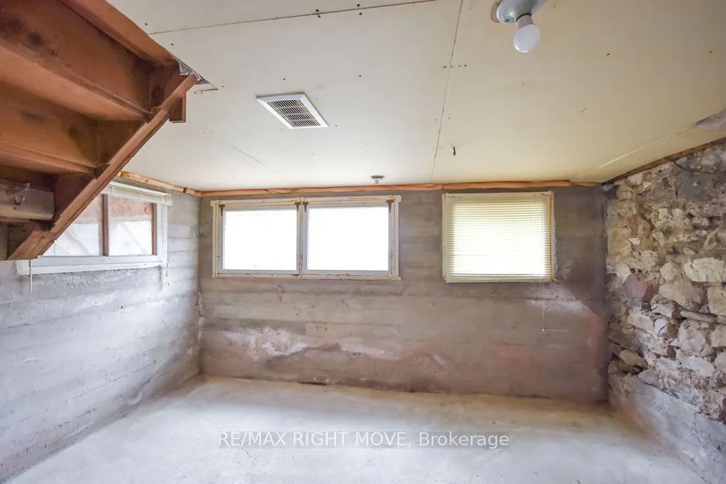 129 Coldwater Road W