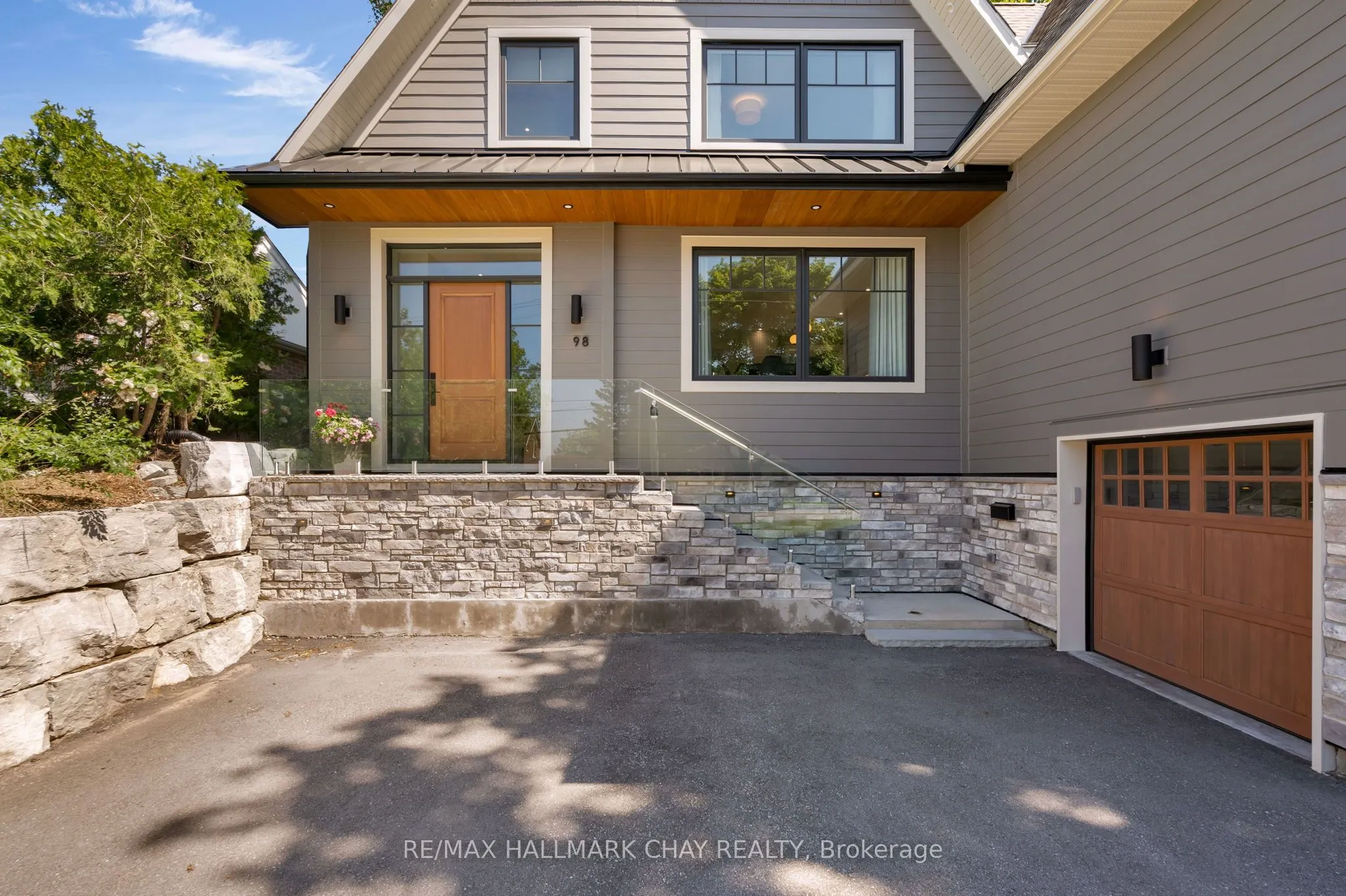 98 Shanty Bay Road