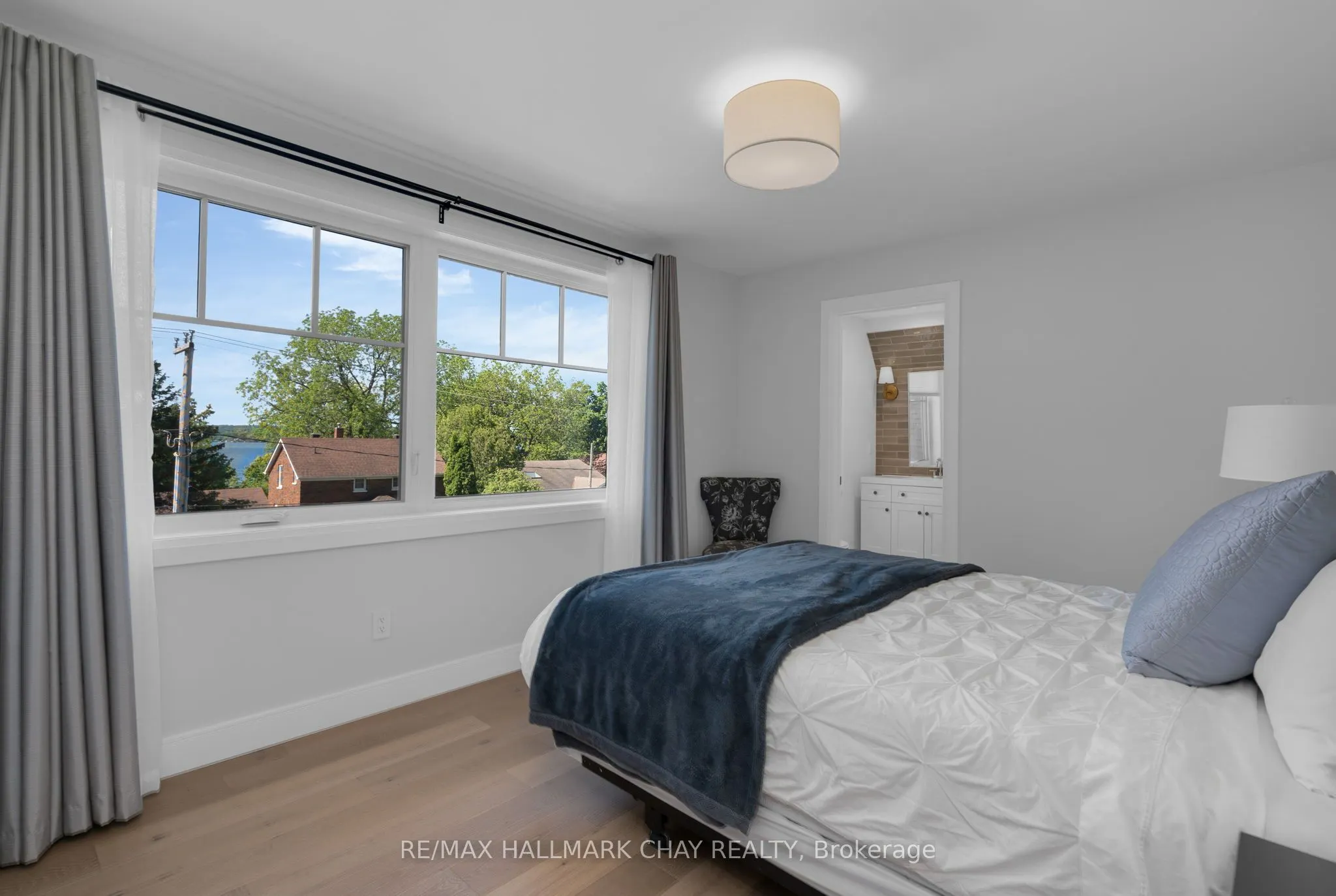 98 Shanty Bay Road