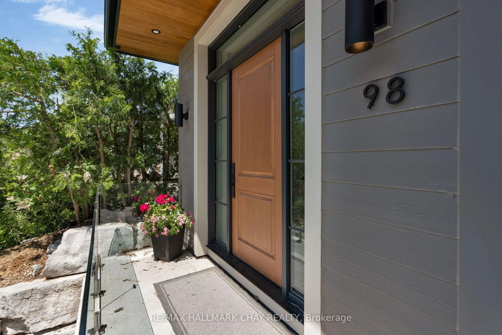 98 Shanty Bay Road