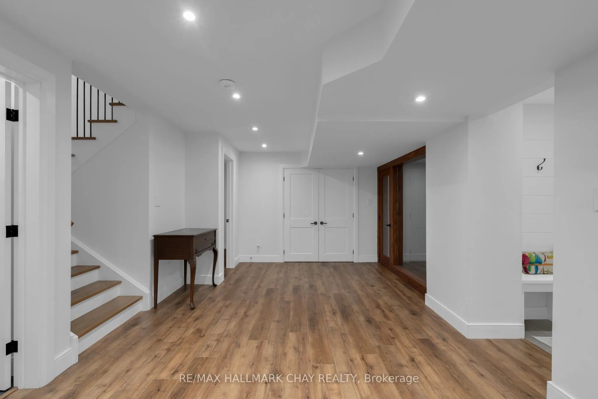 98 Shanty Bay Road