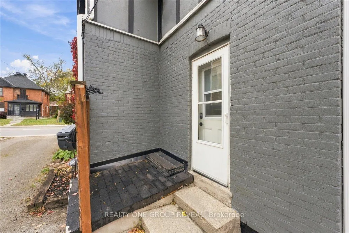 27 Ross Street