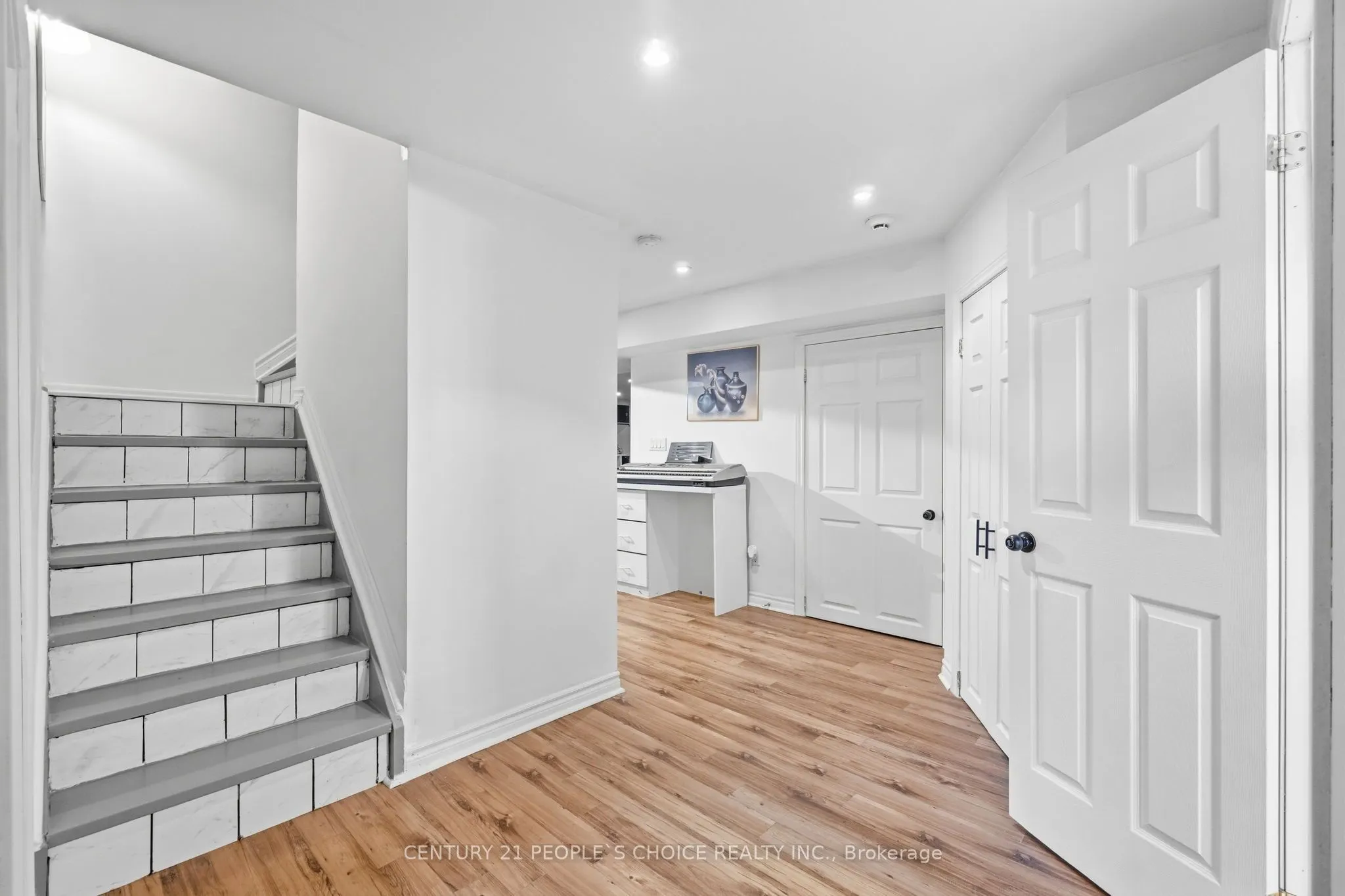 4 IMPERIAL CROWN Lane