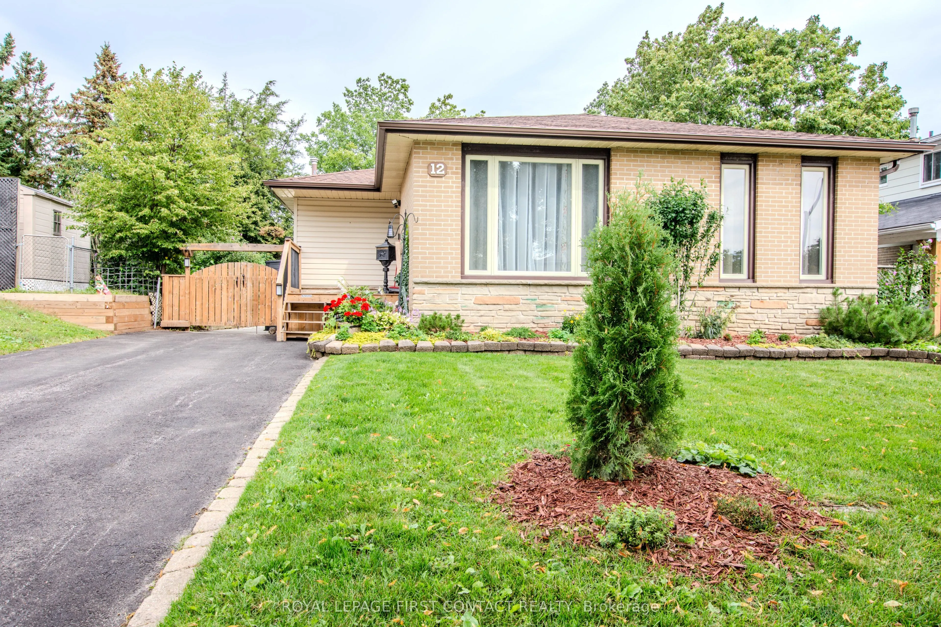 12 Daphne Crescent