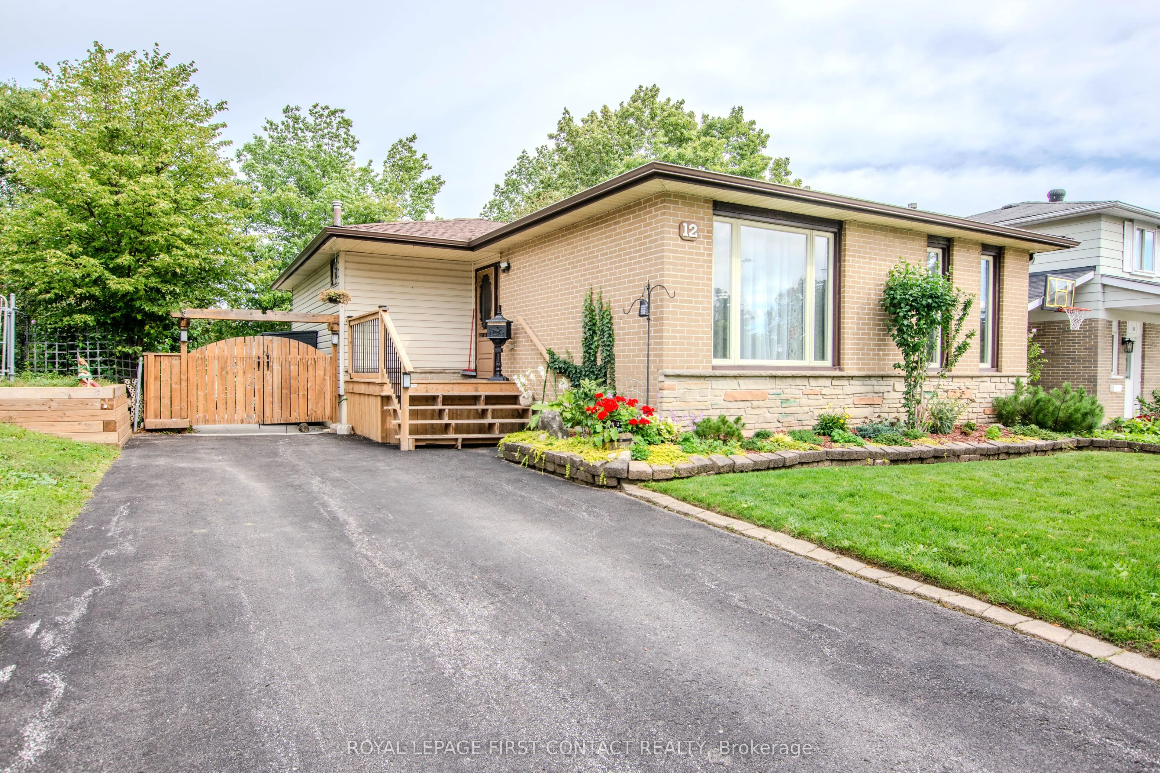 12 Daphne Crescent