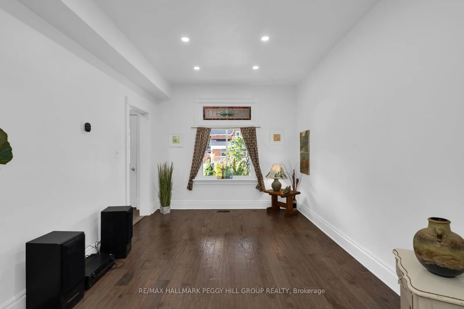 11 Frances Street N