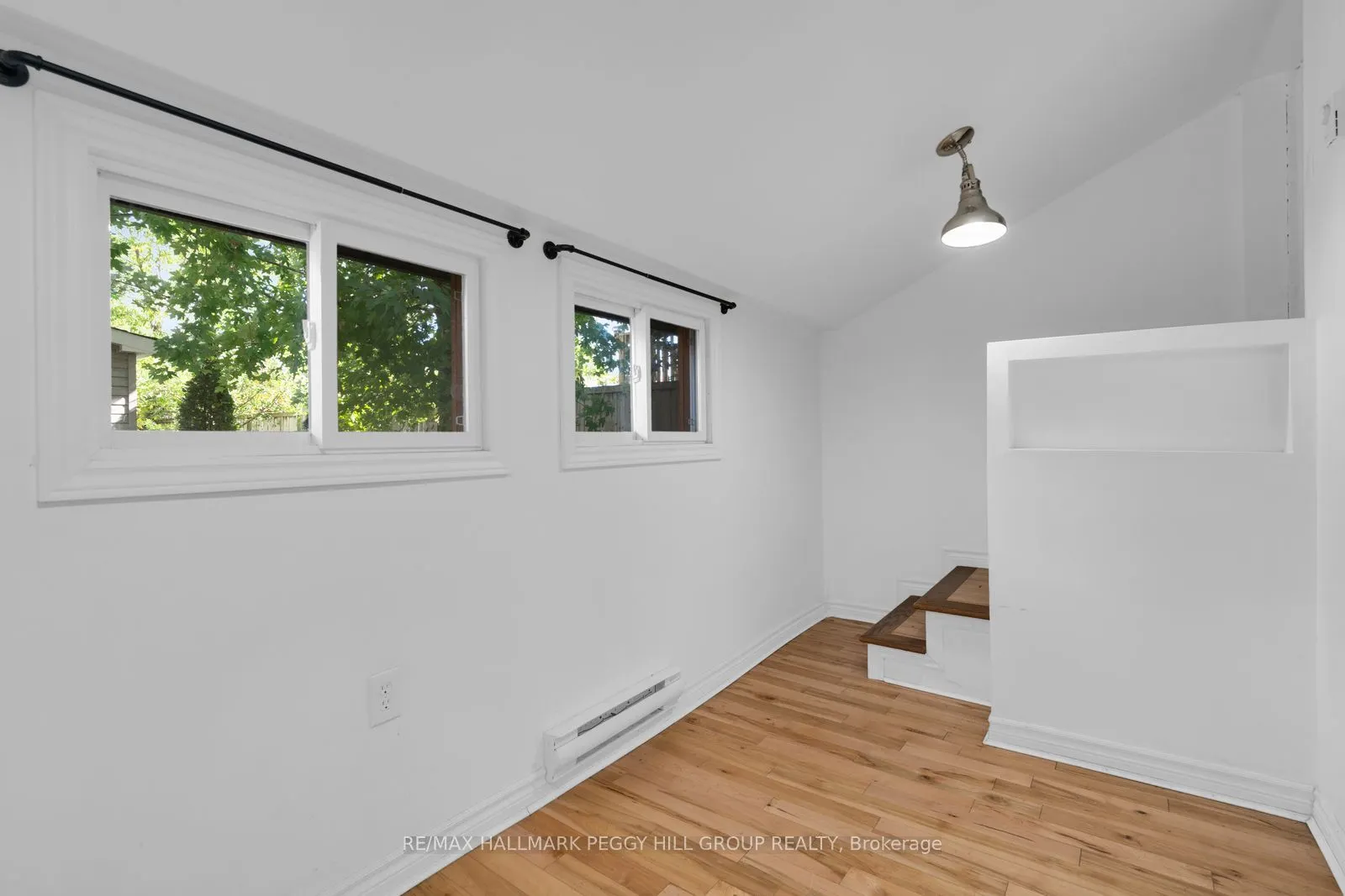 11 Frances Street N