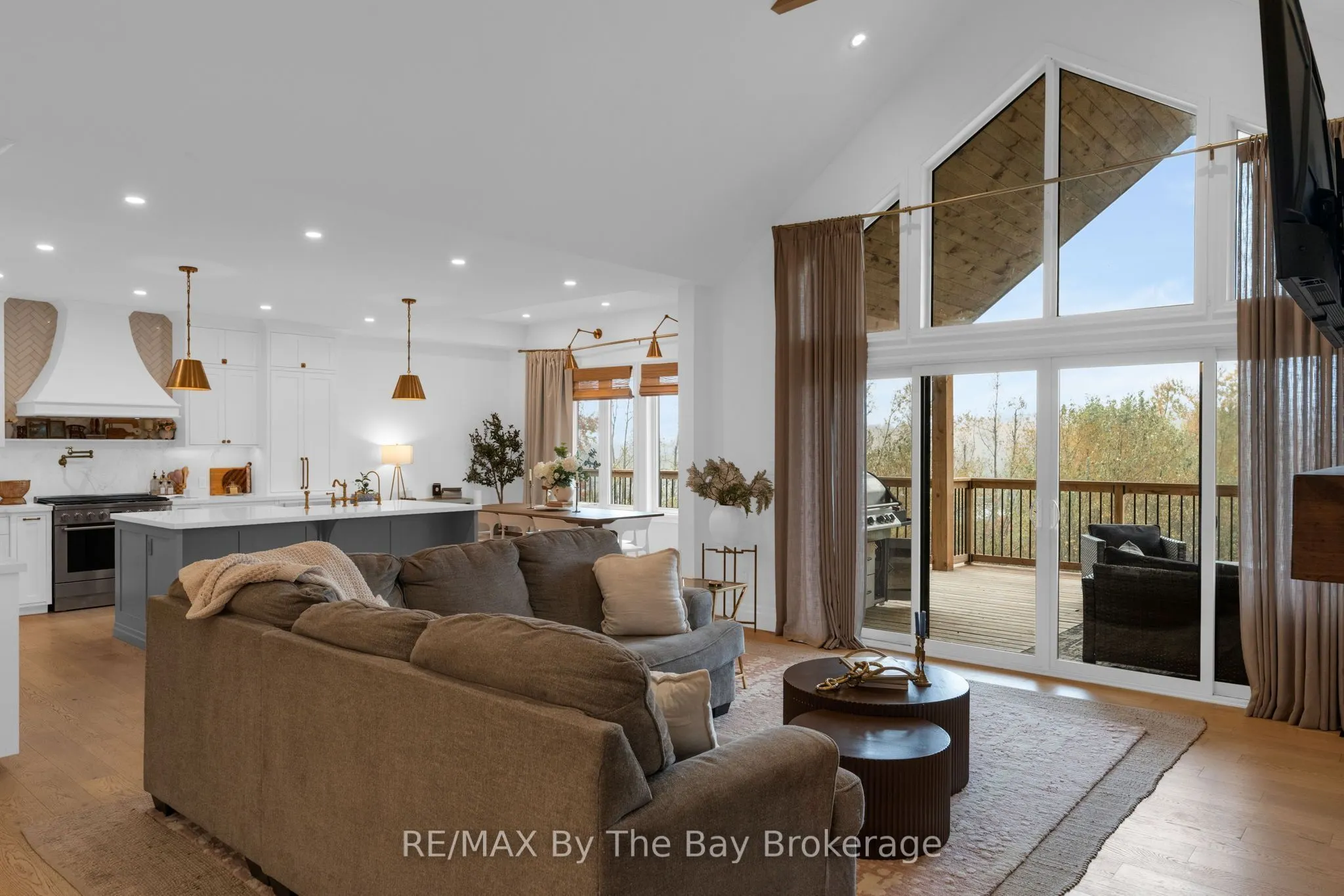 93 Moonstone Road E