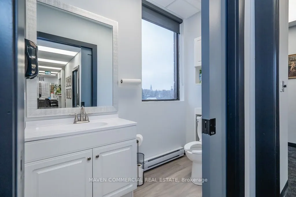 100 Colborne Street W