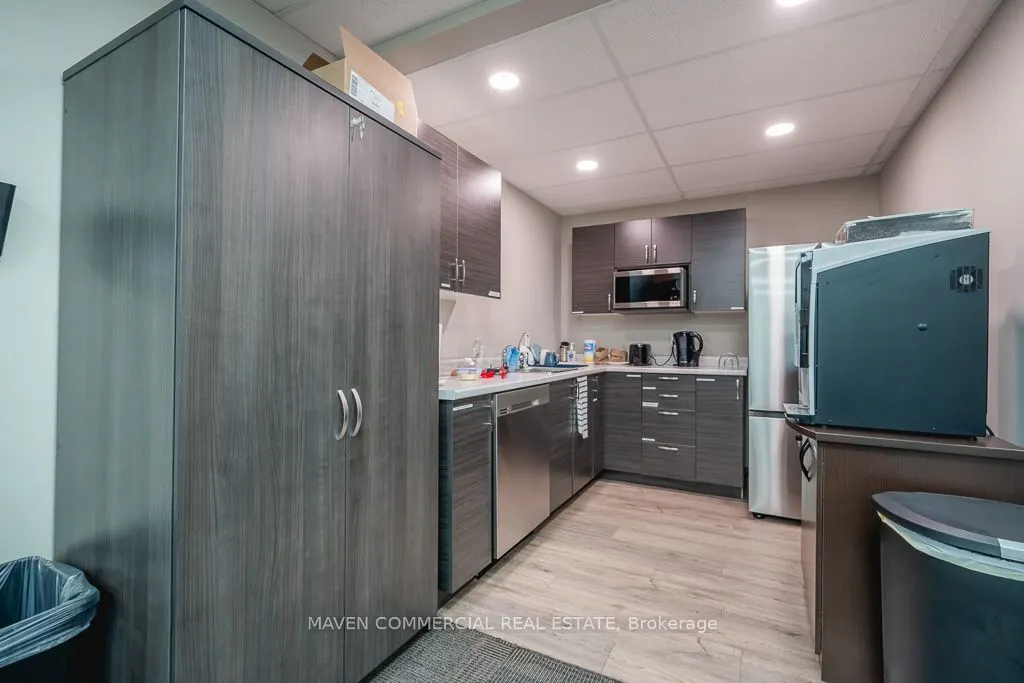 100 Colborne Street W