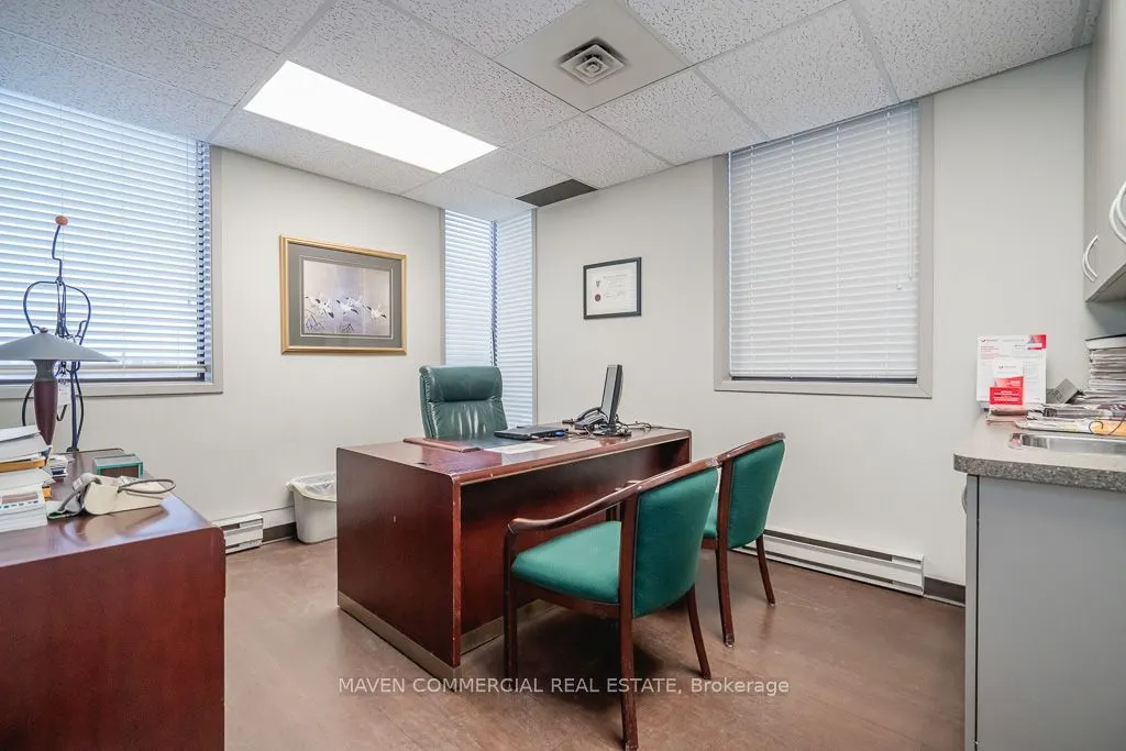 100 Colborne Street W
