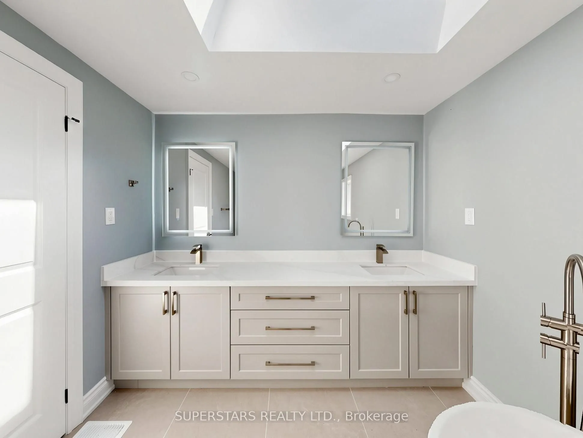 75 Ambler Bay