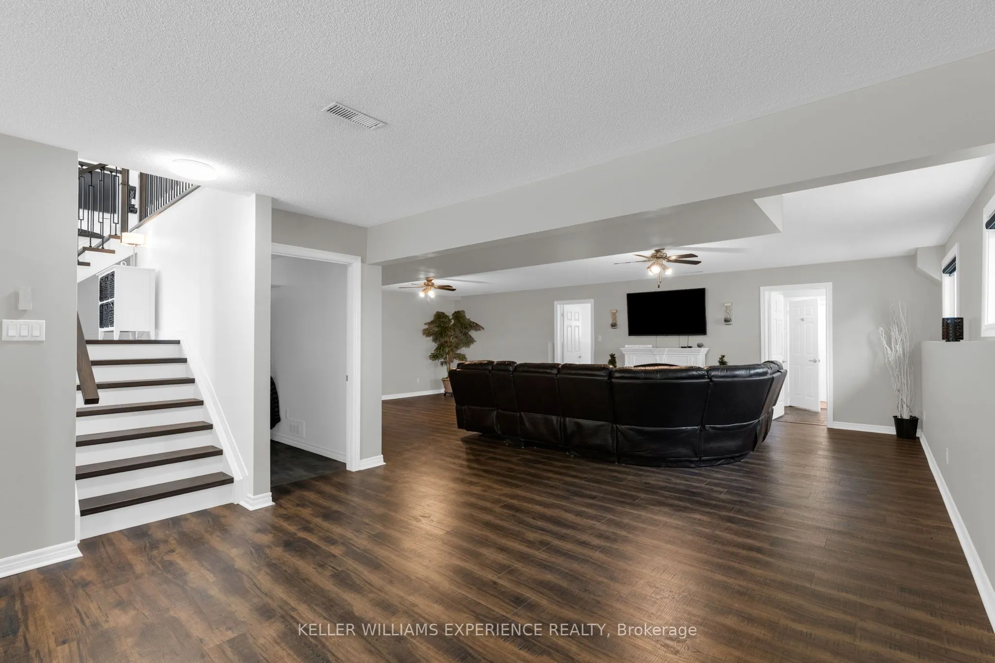 4 Downer Crescent