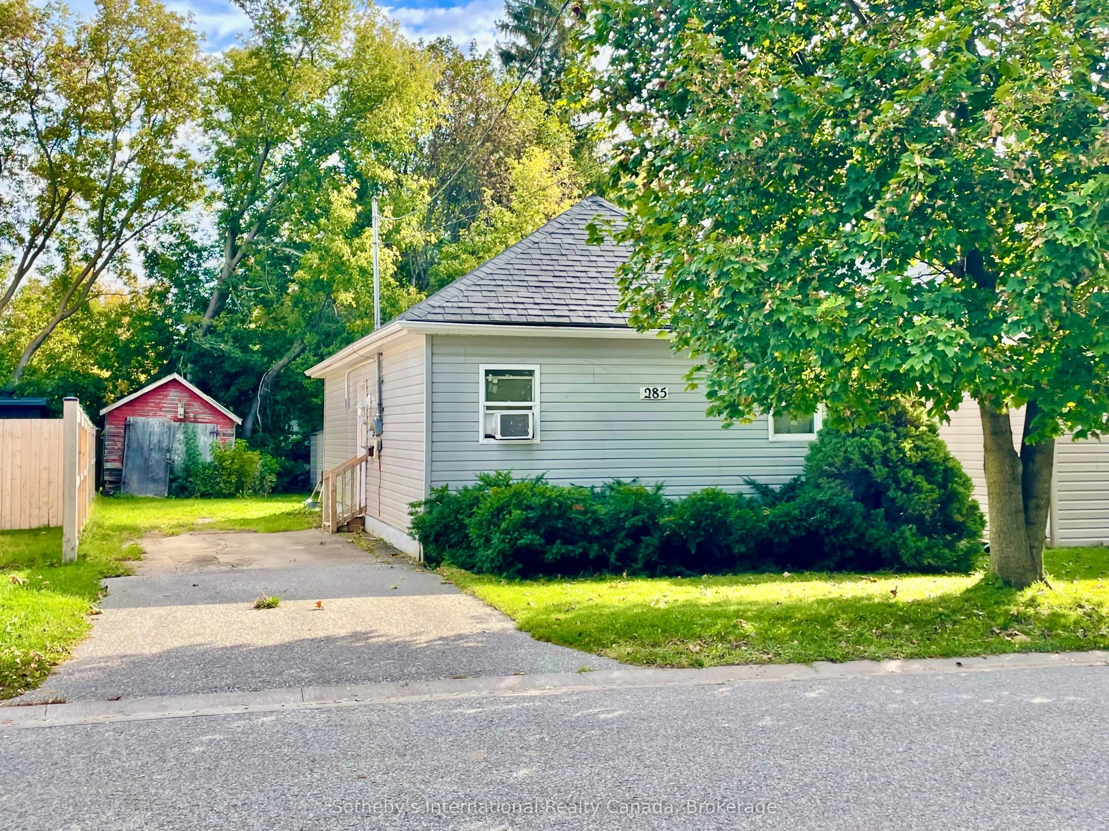 285 Robinson Street