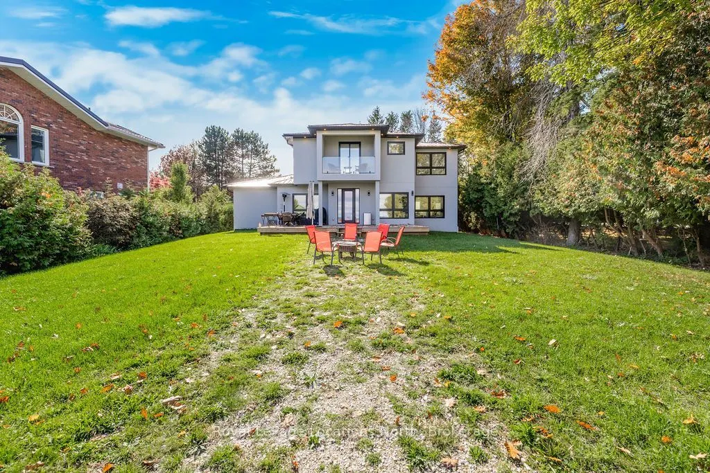 11 Georgian Manor Drive