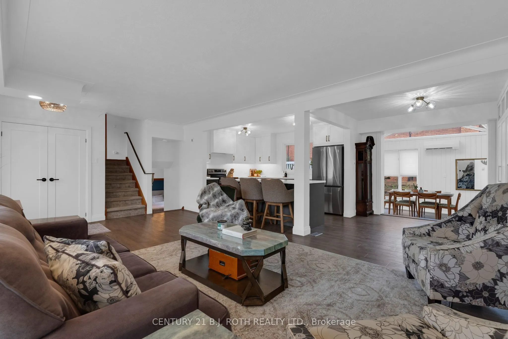 254 Grove Street E