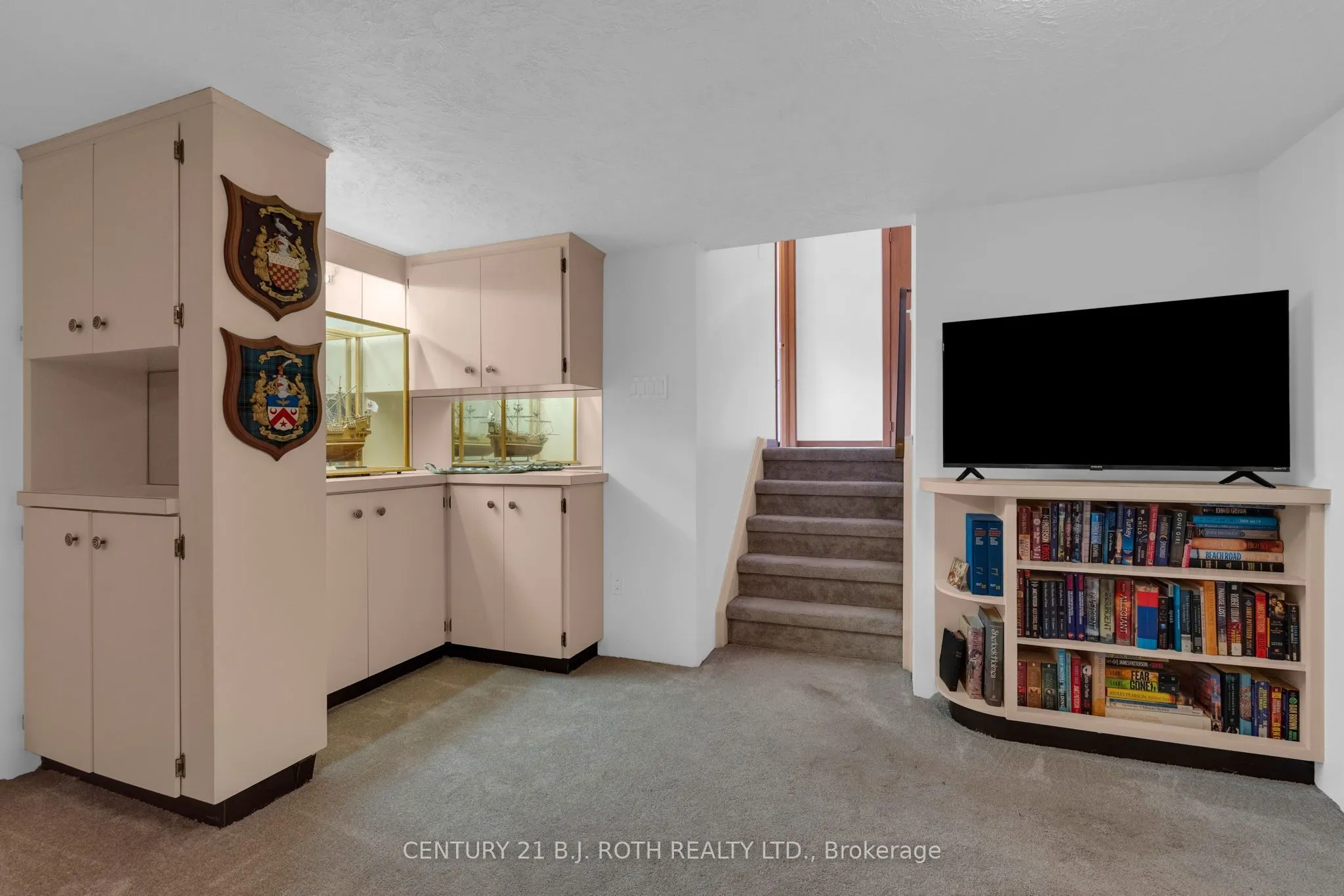254 Grove Street E
