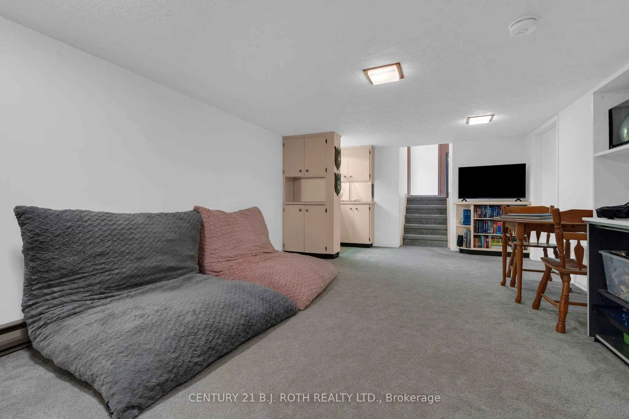 254 Grove Street E