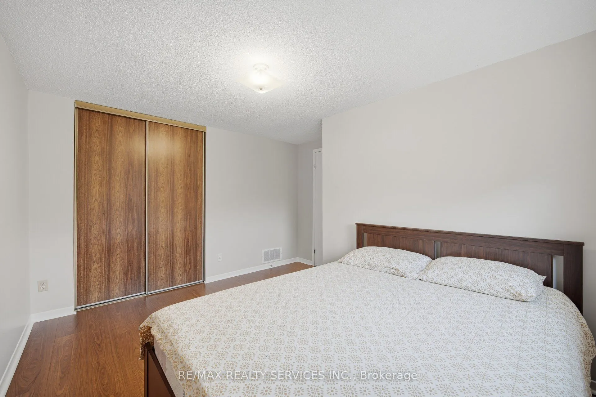 52 Adelaide Street #42