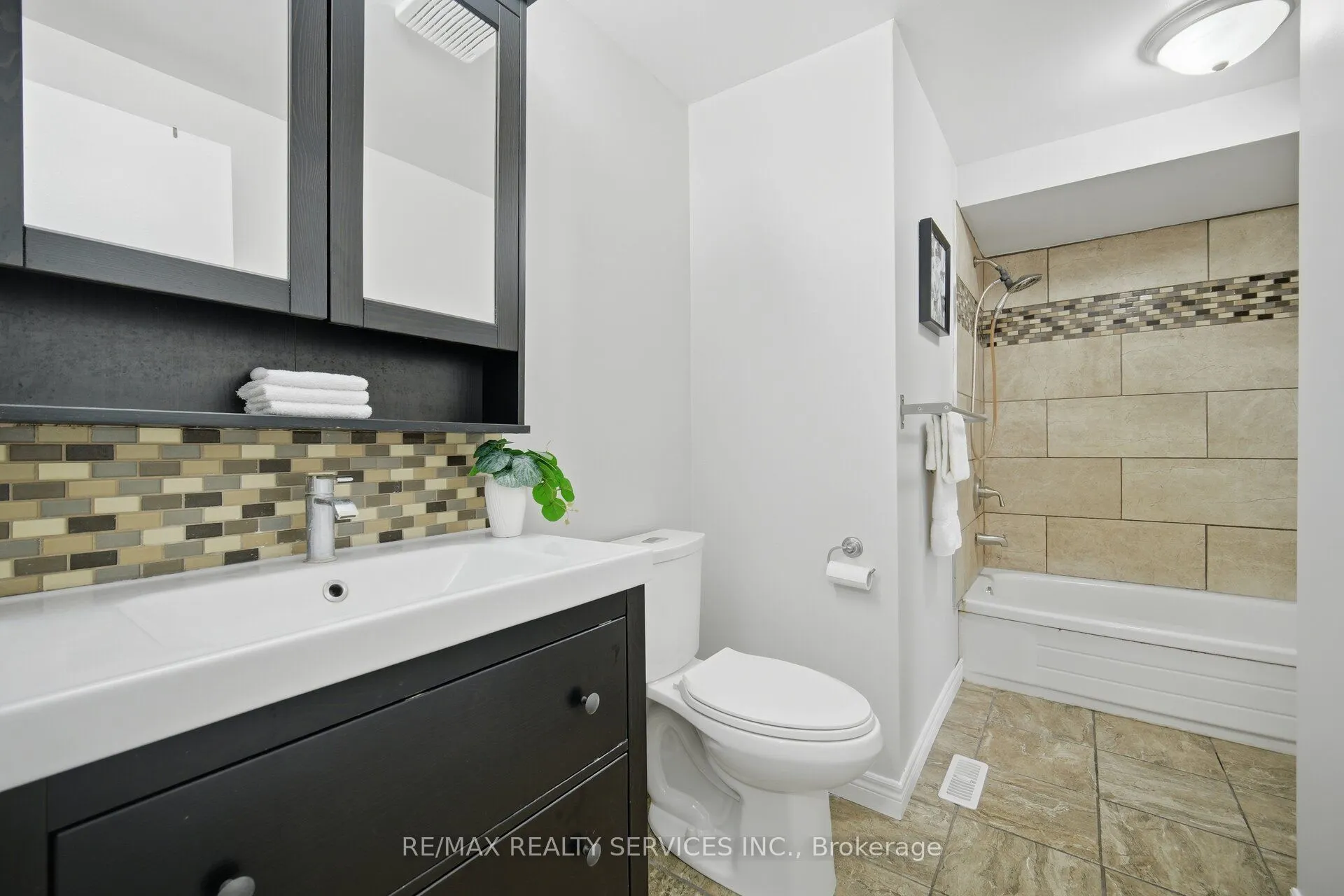 52 Adelaide Street #42