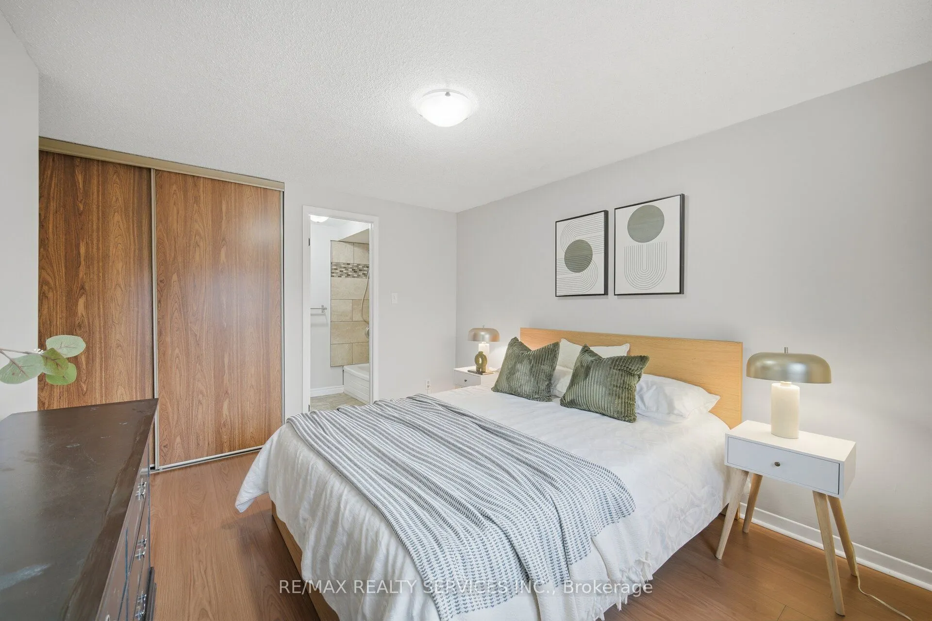 52 Adelaide Street #42