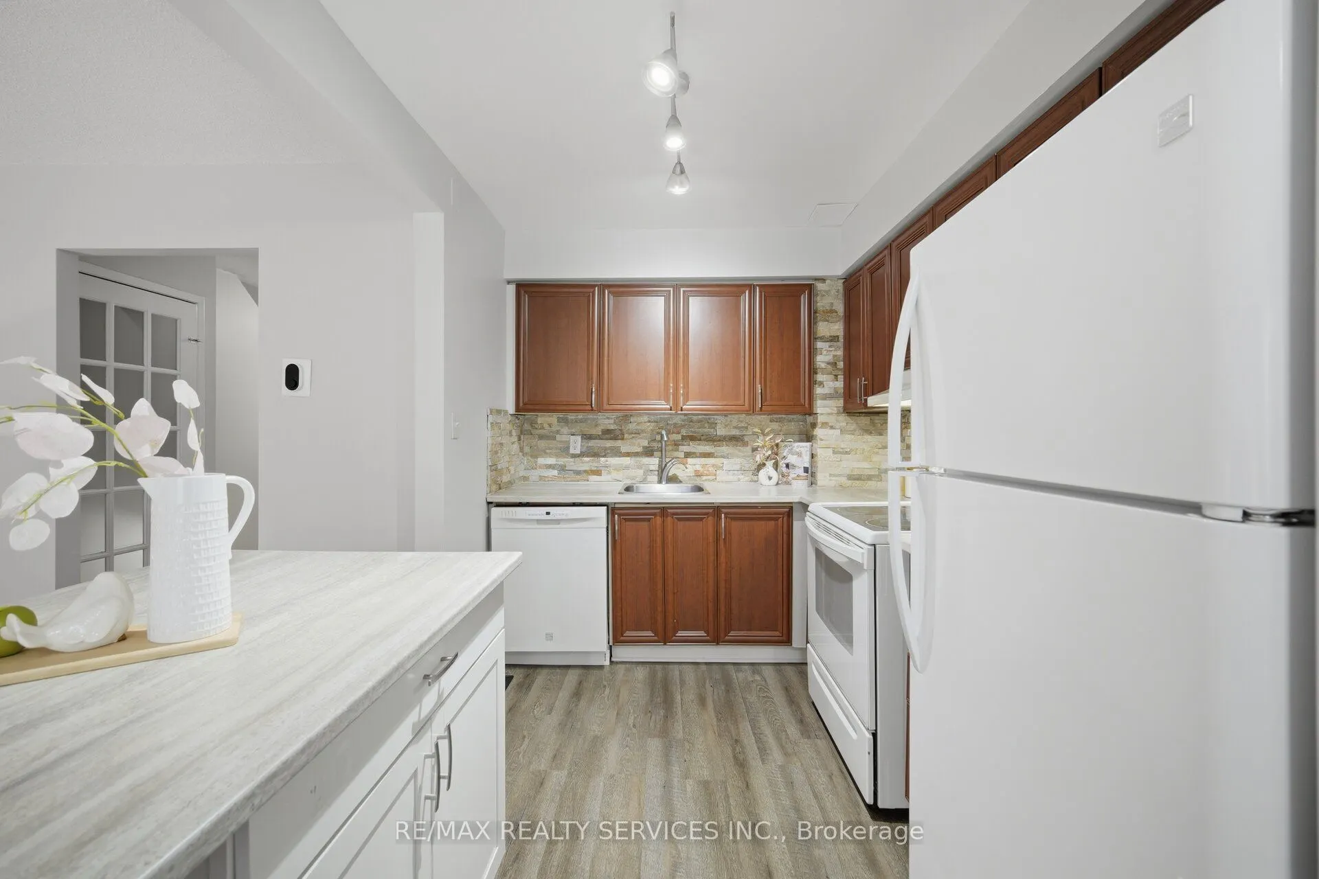 52 Adelaide Street #42