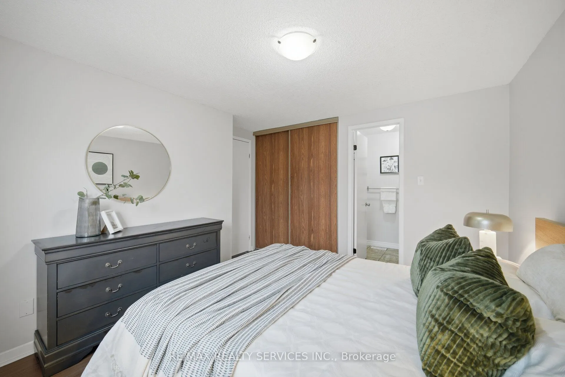 52 Adelaide Street #42