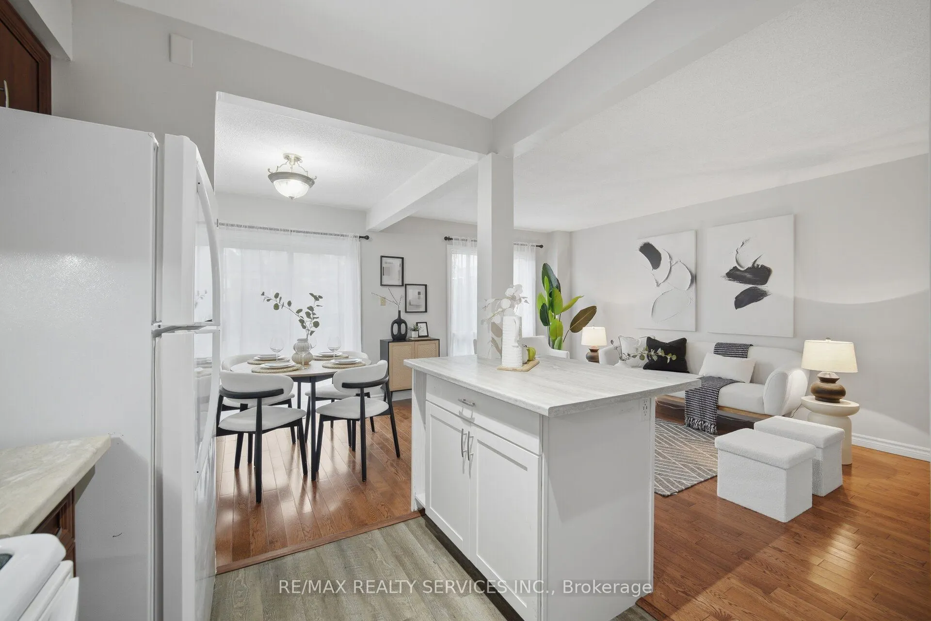 52 Adelaide Street #42