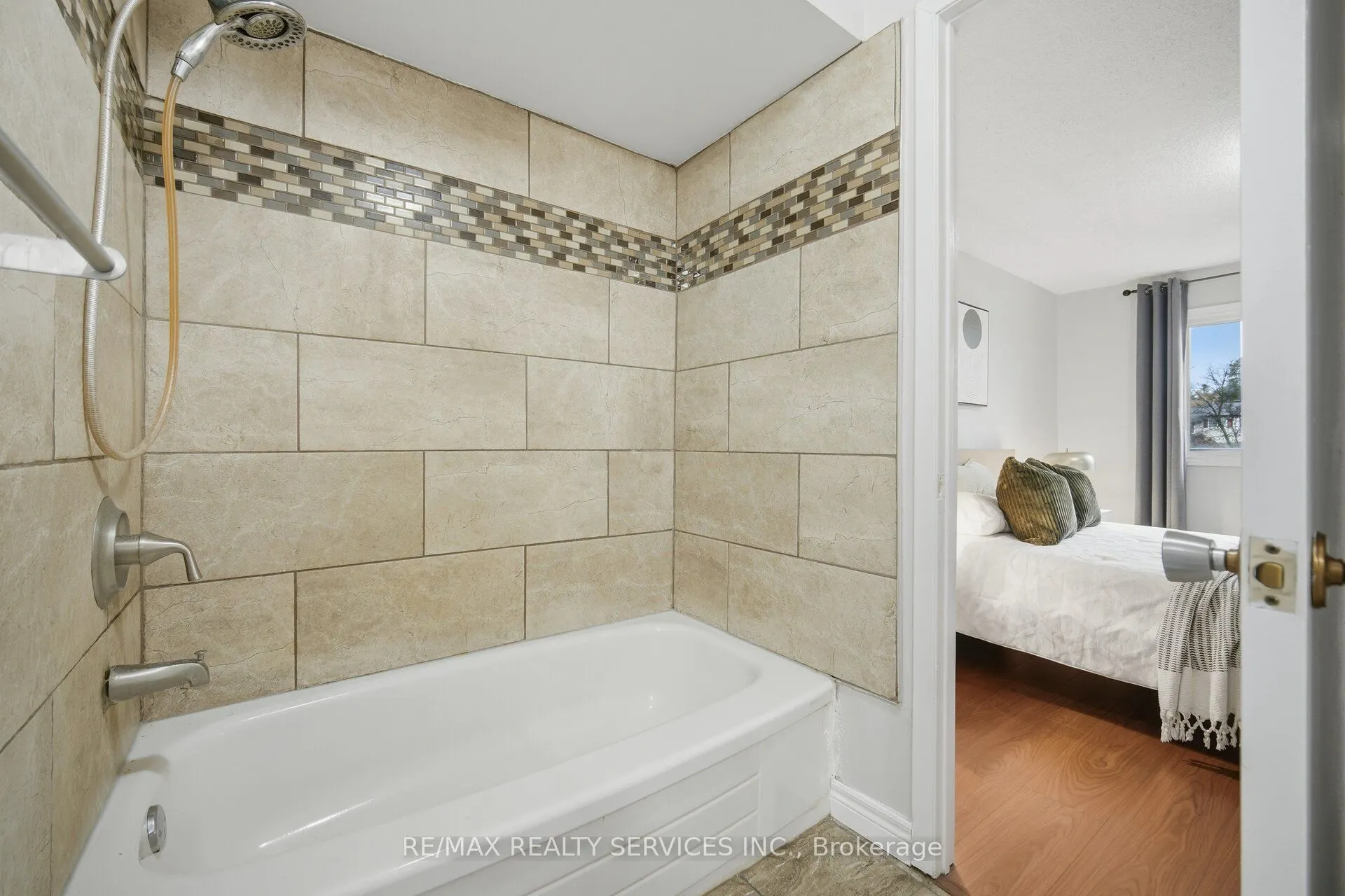 52 Adelaide Street #42