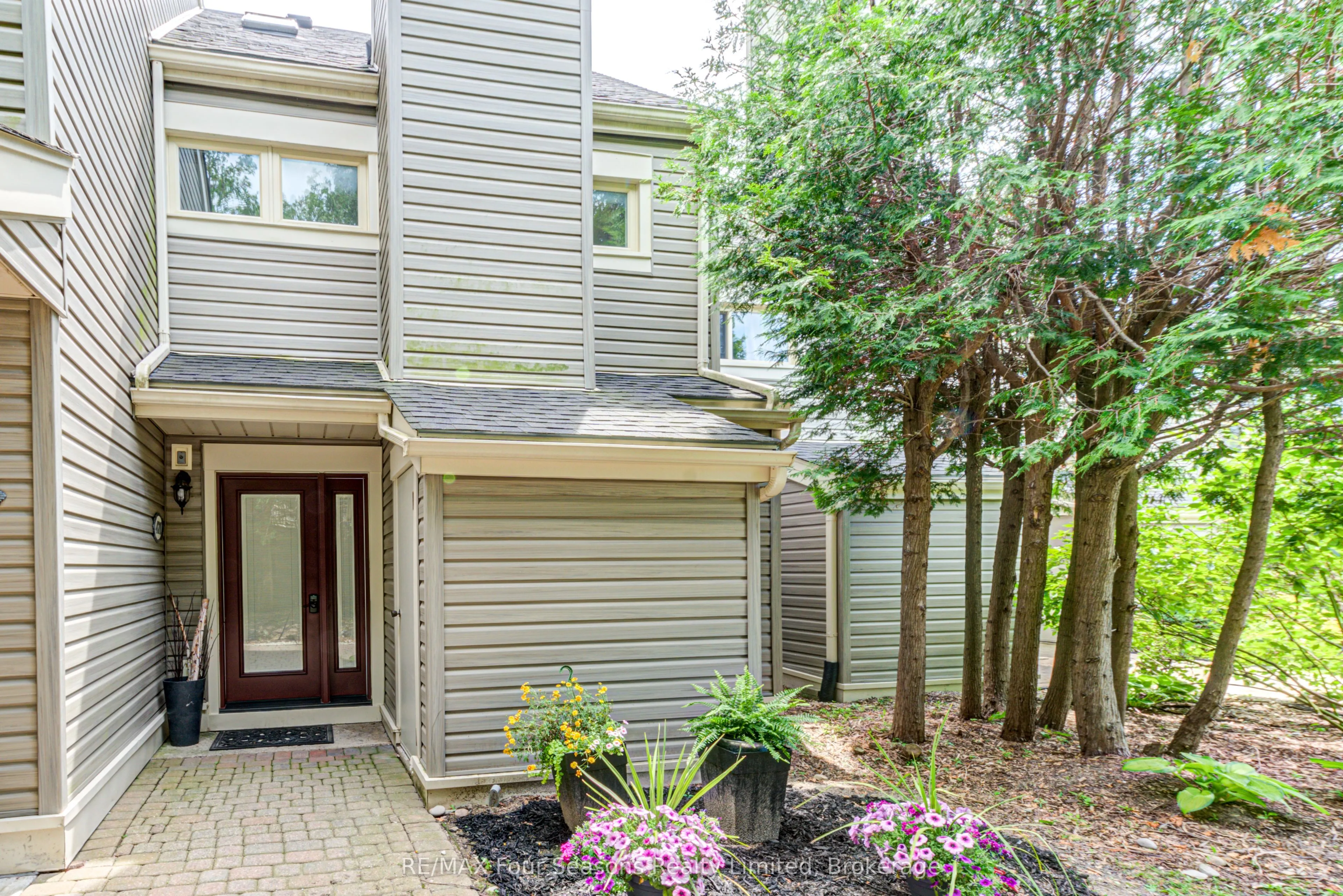 471 Oxbow Crescent #11