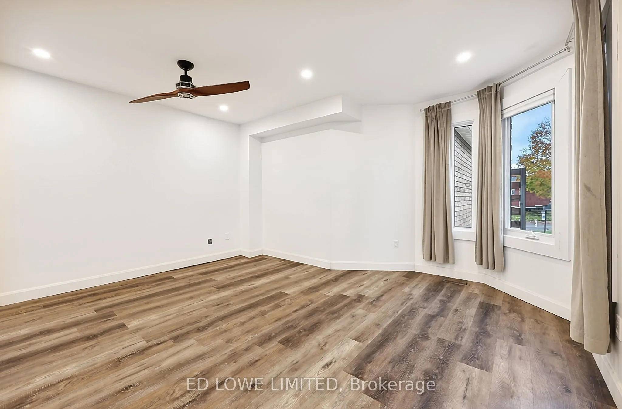 63 Weatherup Crescent