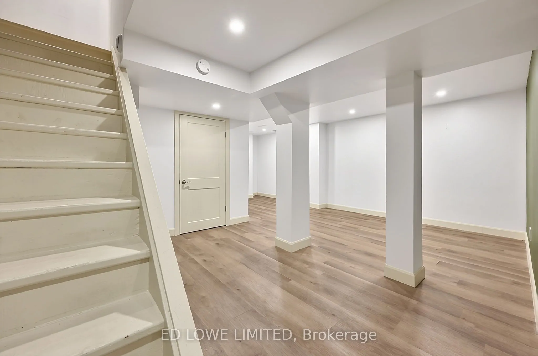 63 Weatherup Crescent